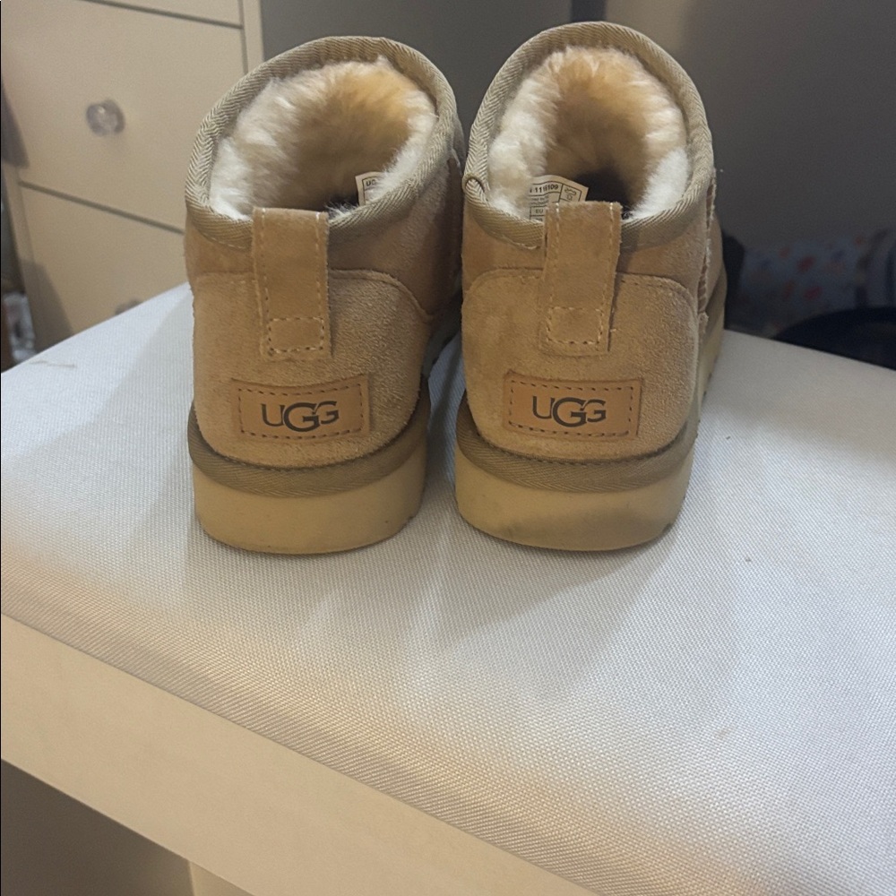 Mini Uggs - image 2